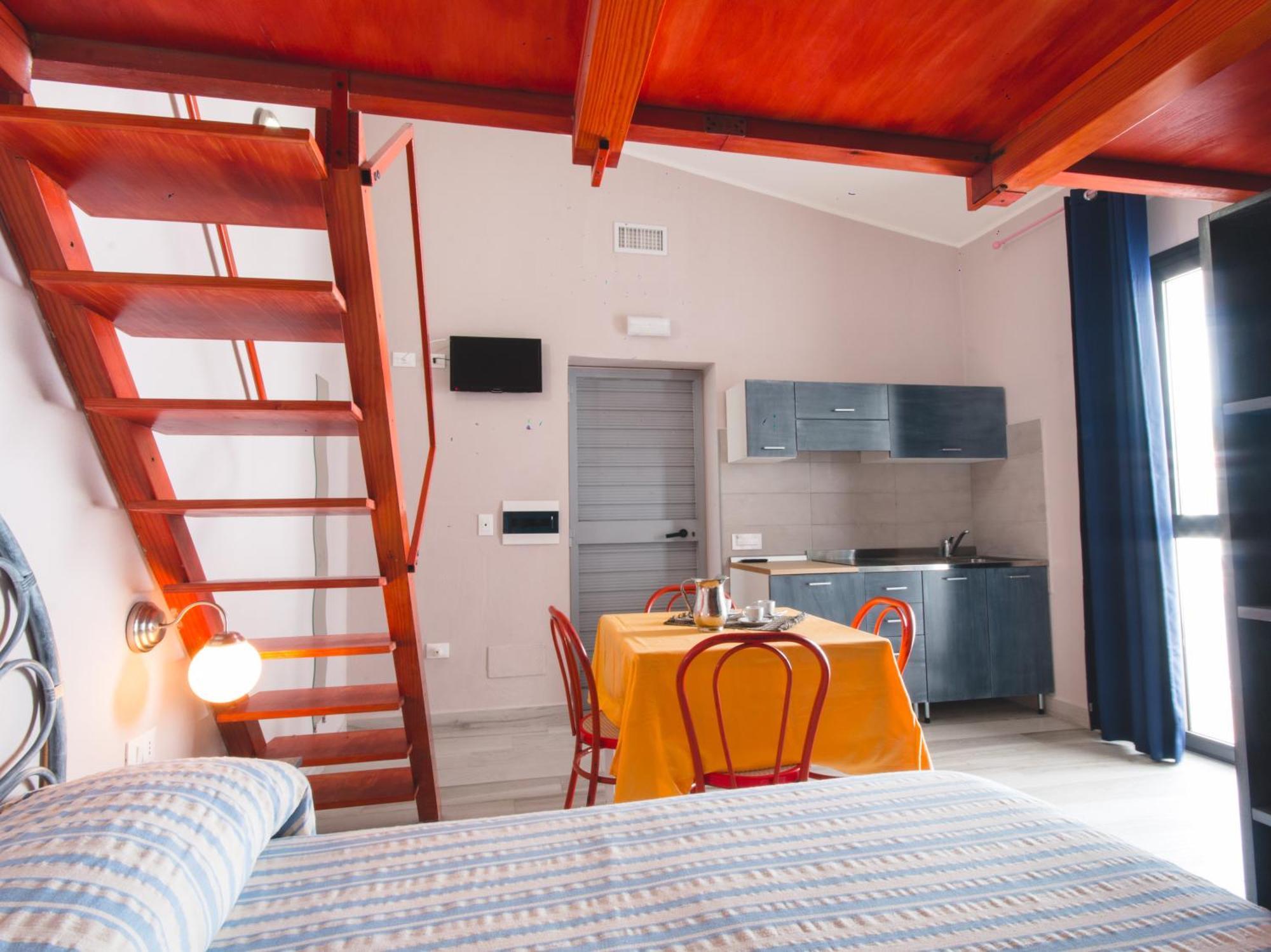Monolocale con Balcone (3 Adulti)
